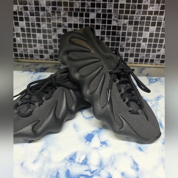 Adidas Yeezy Boost 450 Shoes Kanye West Luxury Black Sneakers Size 9 1/2 - Picture 7 of 12